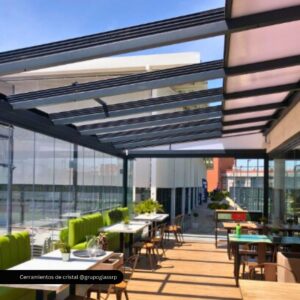 Techo de cristal vista interior de restaurante La Masó en Madrid