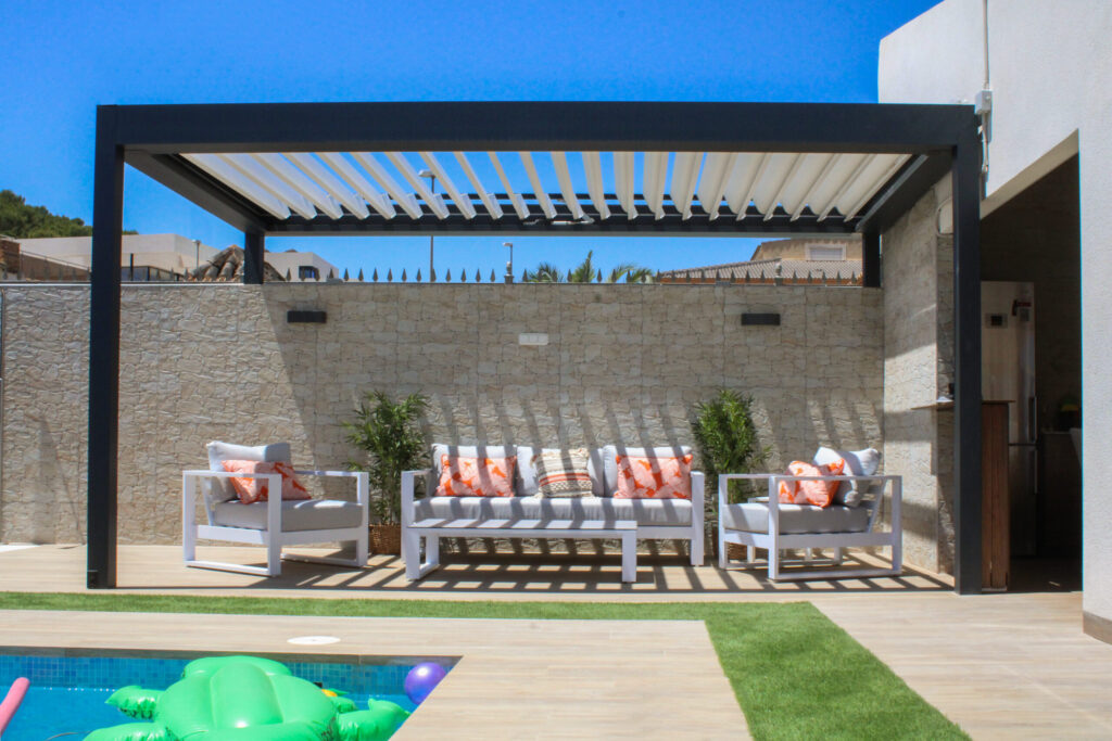 pérgola bioclimática jardín para verano