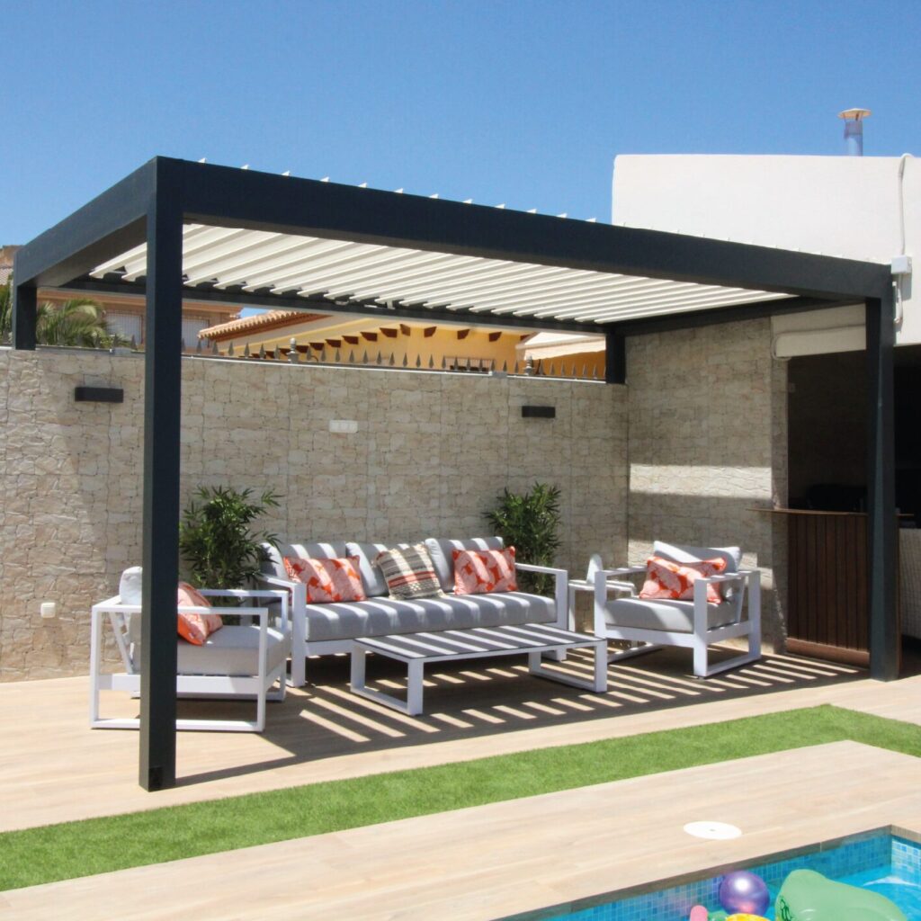pérgola bioclimática eficiencia en verano